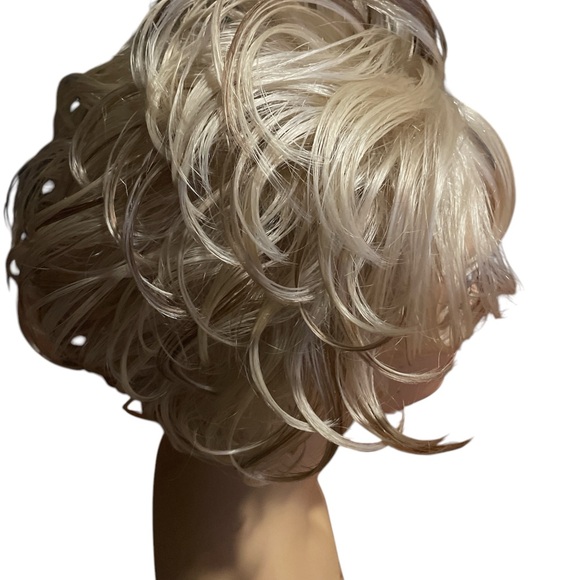 Cute Fashion Source wig by Golden State - Picture 5 of 7